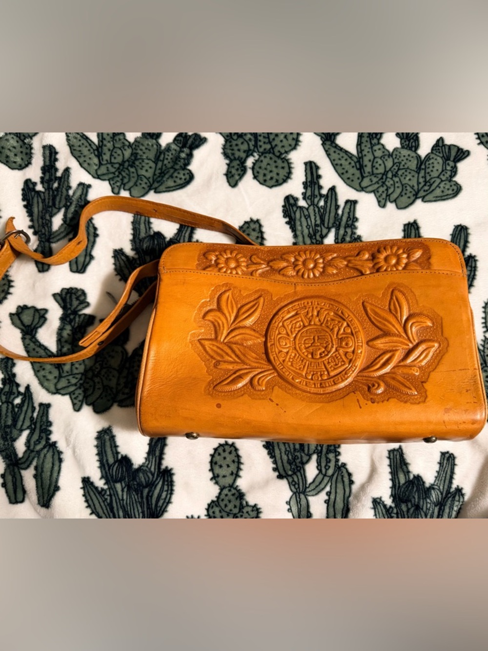 Vintage 1970s Mayan tooled leather bag